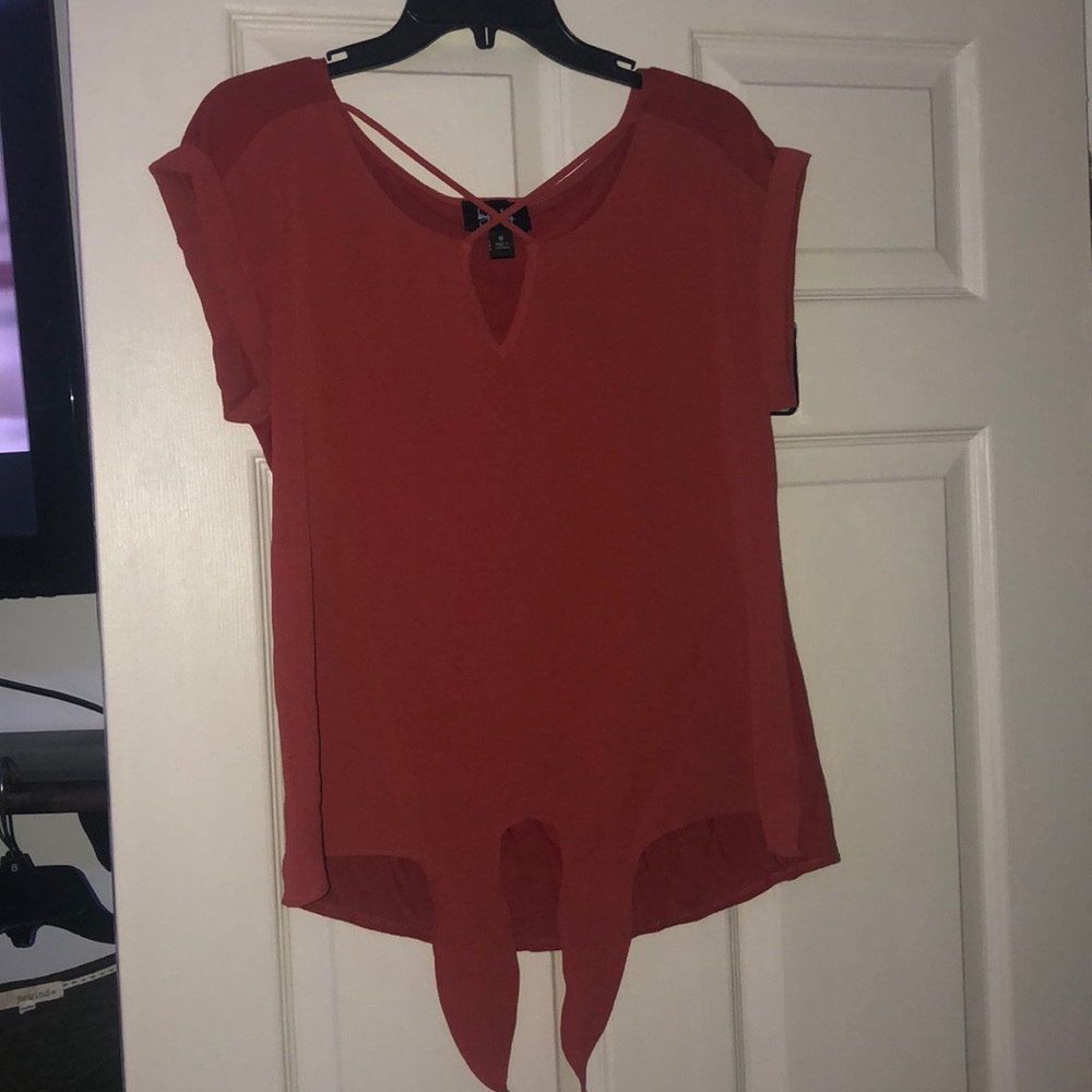 Criss Cross T-Shirt w/ Tie